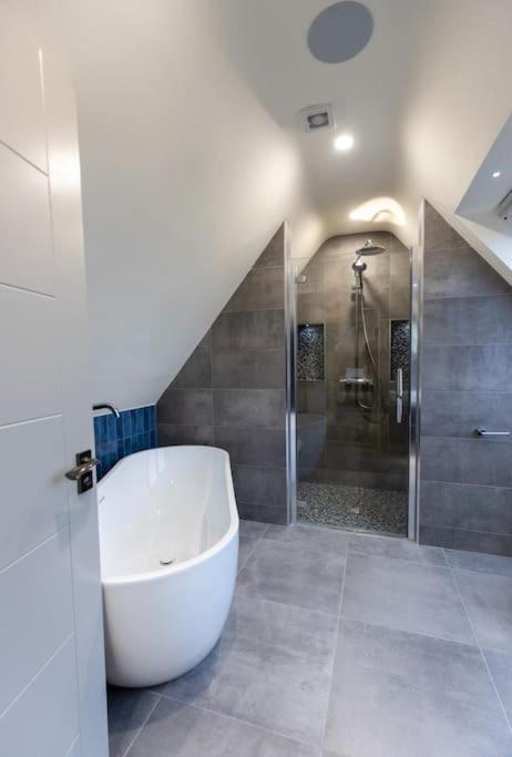 Luxury Town Centre Apartment Cookstown Ngoại thất bức ảnh